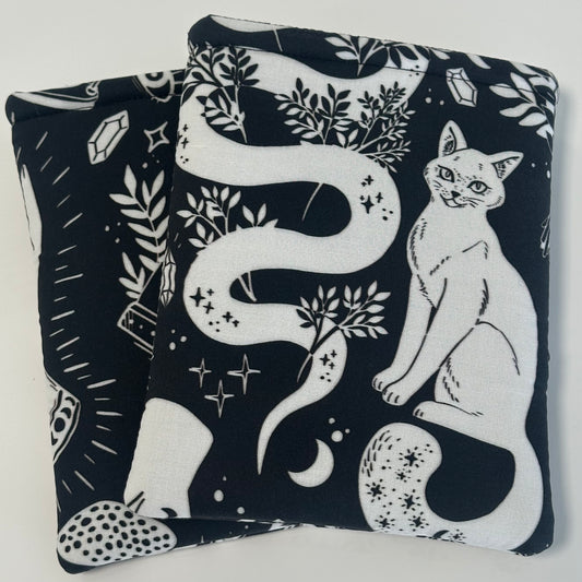 Black Magic small e-Reader sleeve