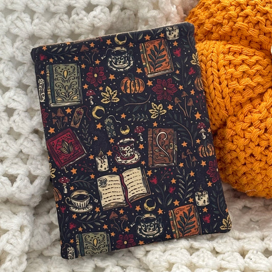 Cozy Chapters small e-Reader sleeve